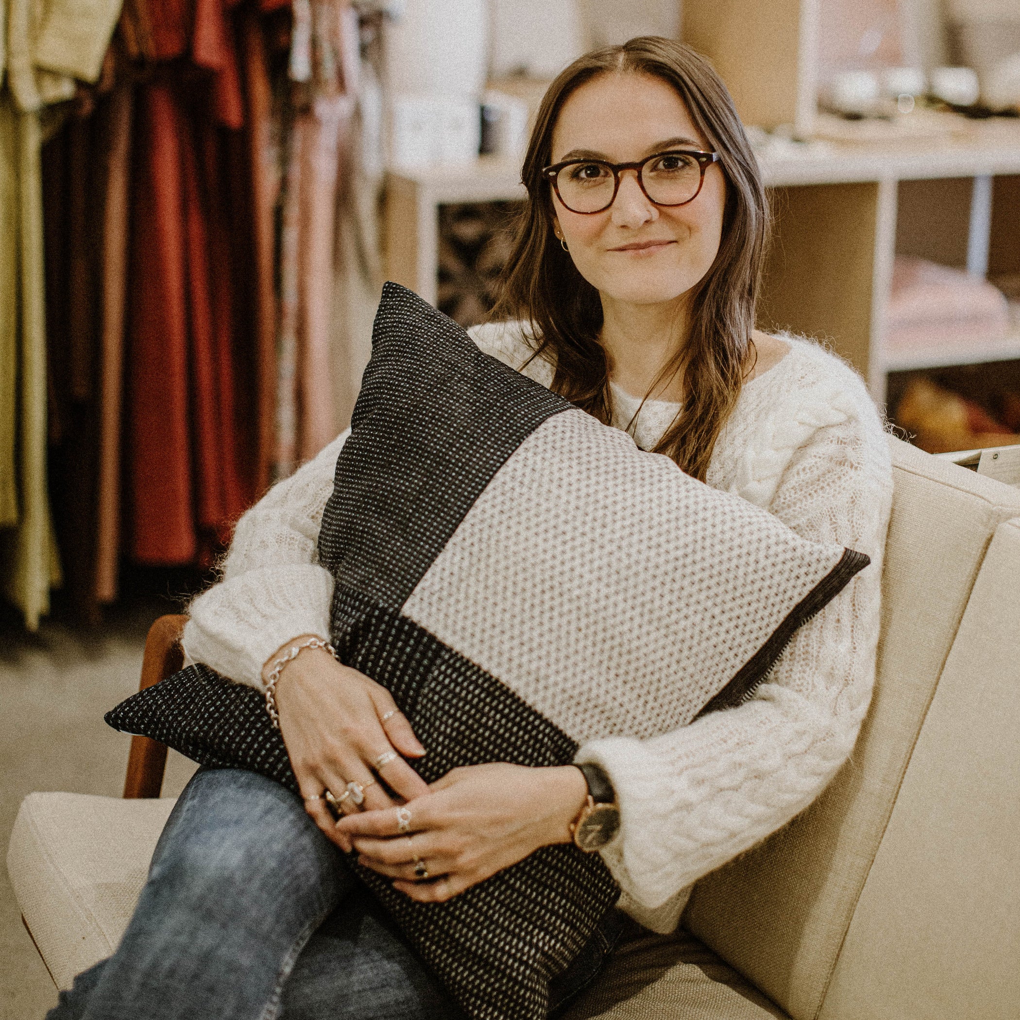 Get To Know Jule Sari - w8nt6k7